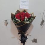 Buket Bunga Mawar Asli Bucket Wisuda Hadiah Ulang Tahun Mawar Merah Kertas Hitam