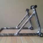 Paddock Stand Universal Berkualitas Tinggi untuk Beragam Motor Sport dan Matic